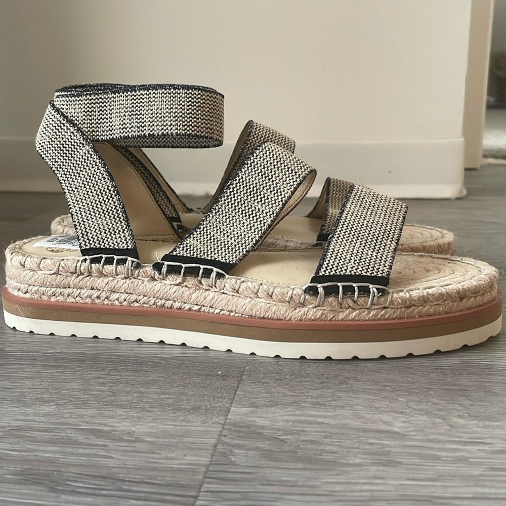 Vince Camuto Sandals- NWT!